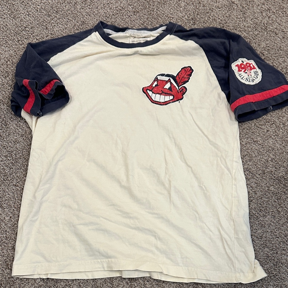 Levi's Cream and Black Graphic T-Shirt